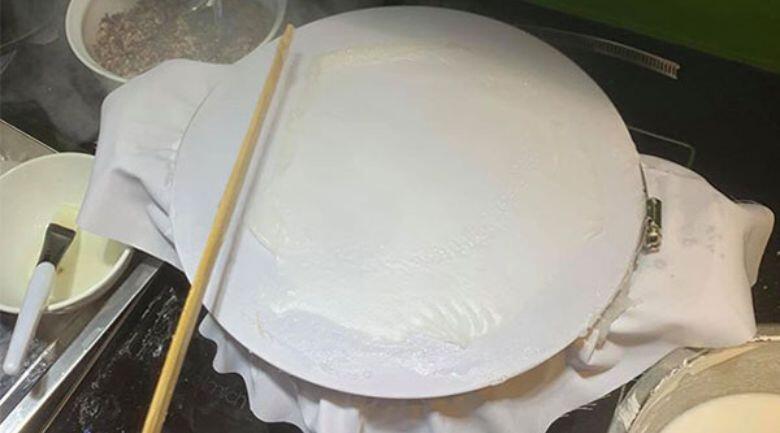bột bánh xèo có làm được bánh cuốn không